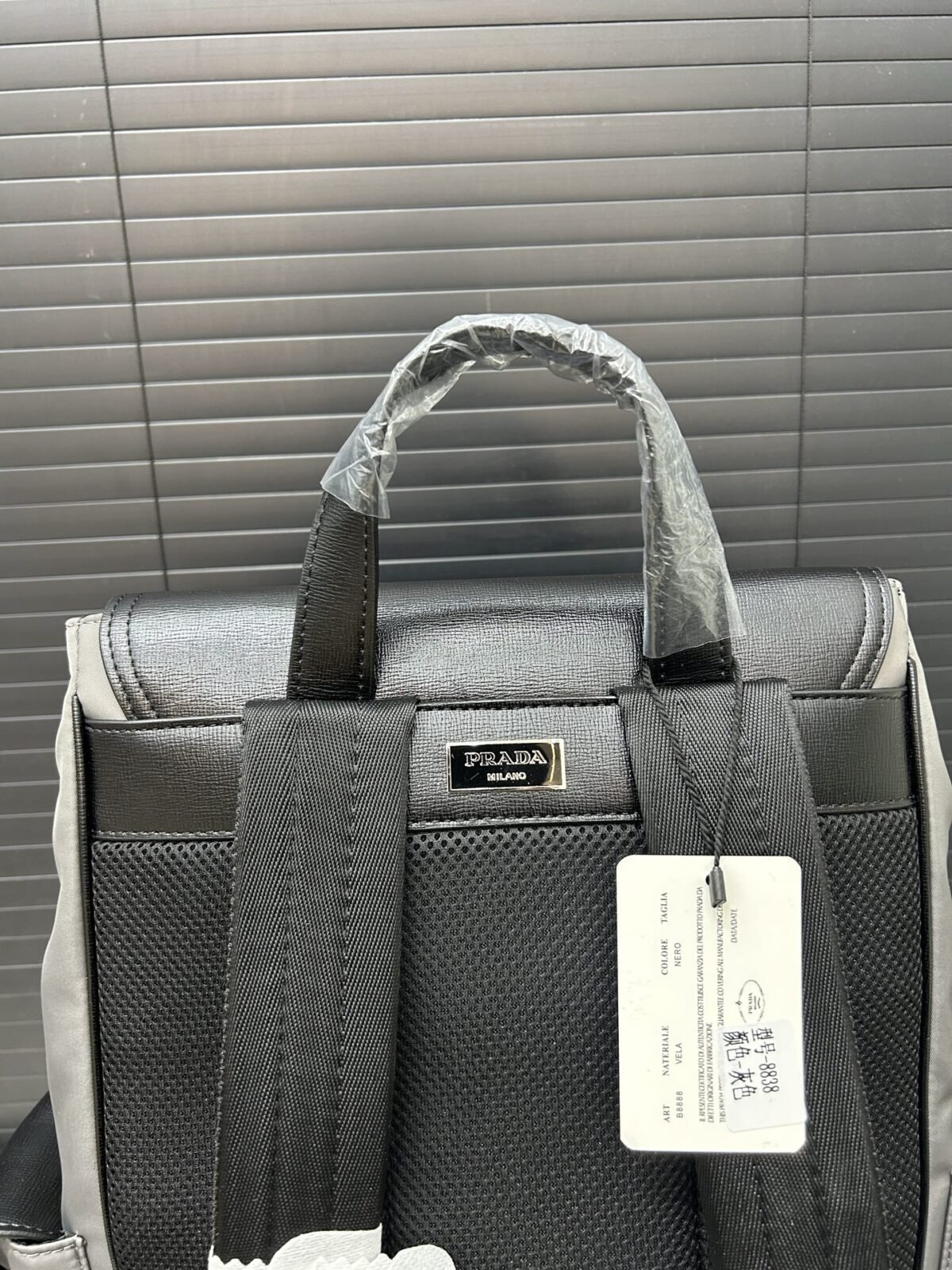 ⁦حقيبة الظهر من Prada⁩ - الصورة ⁦6⁩