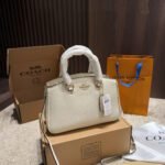 حقيبة فاخرة من Coach
