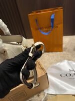 ⁦حقيبة فاخرة من Coach⁩ - الصورة ⁦8⁩