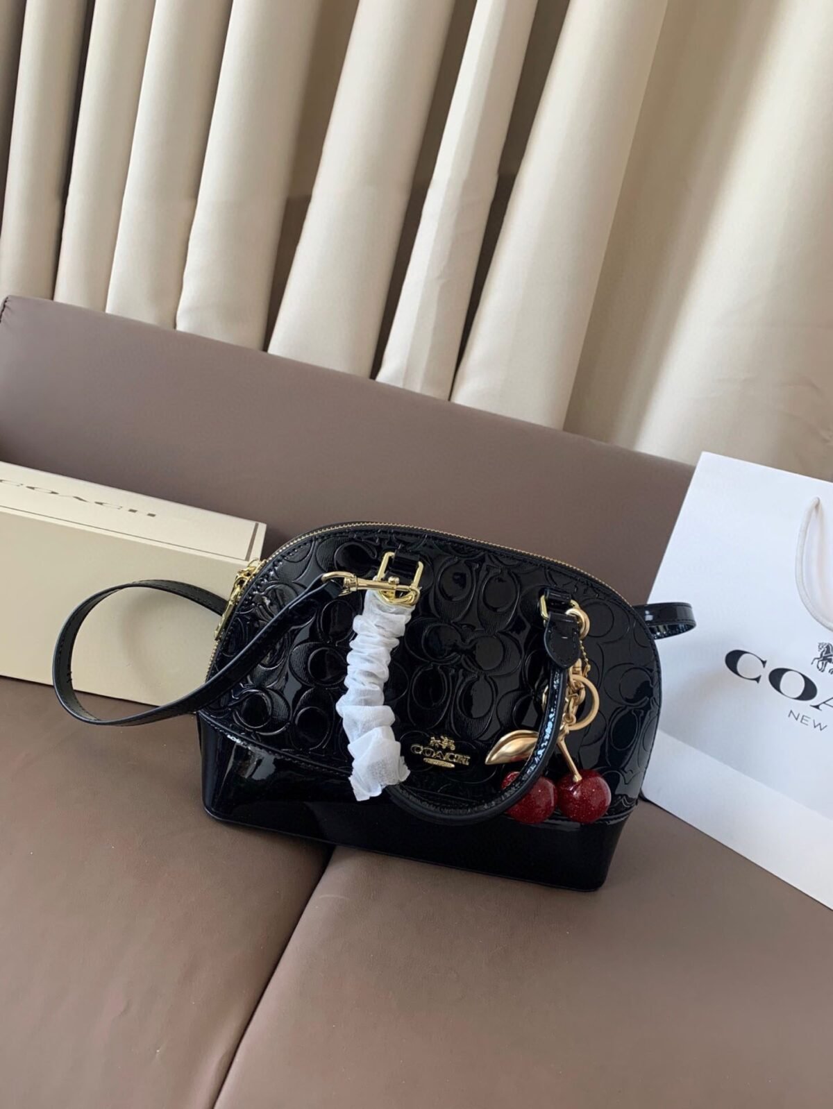 ⁦حقيبة يد فاخرة من ماركة Coach⁩ - الصورة ⁦1⁩