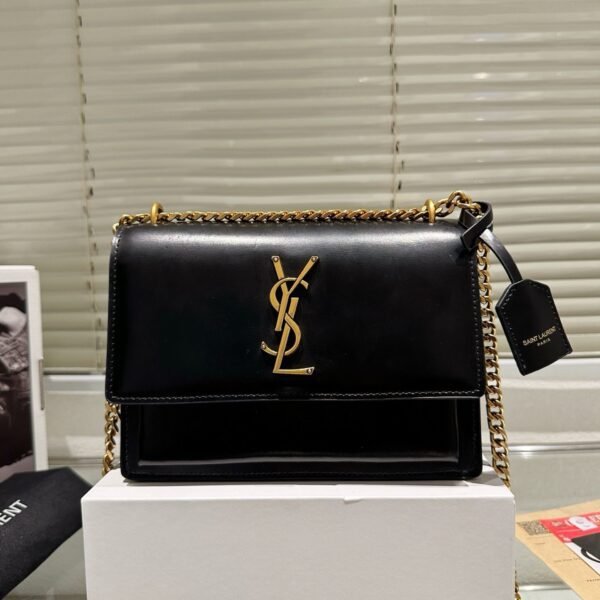 حقيبة جلدية فاخرة من Saint Laurent