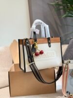 ⁦حقيبة كوتش الجلدية الرائعة⁩ - الصورة ⁦3⁩