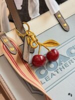 ⁦حقيبة كوتش الجلدية الرائعة⁩ - الصورة ⁦7⁩