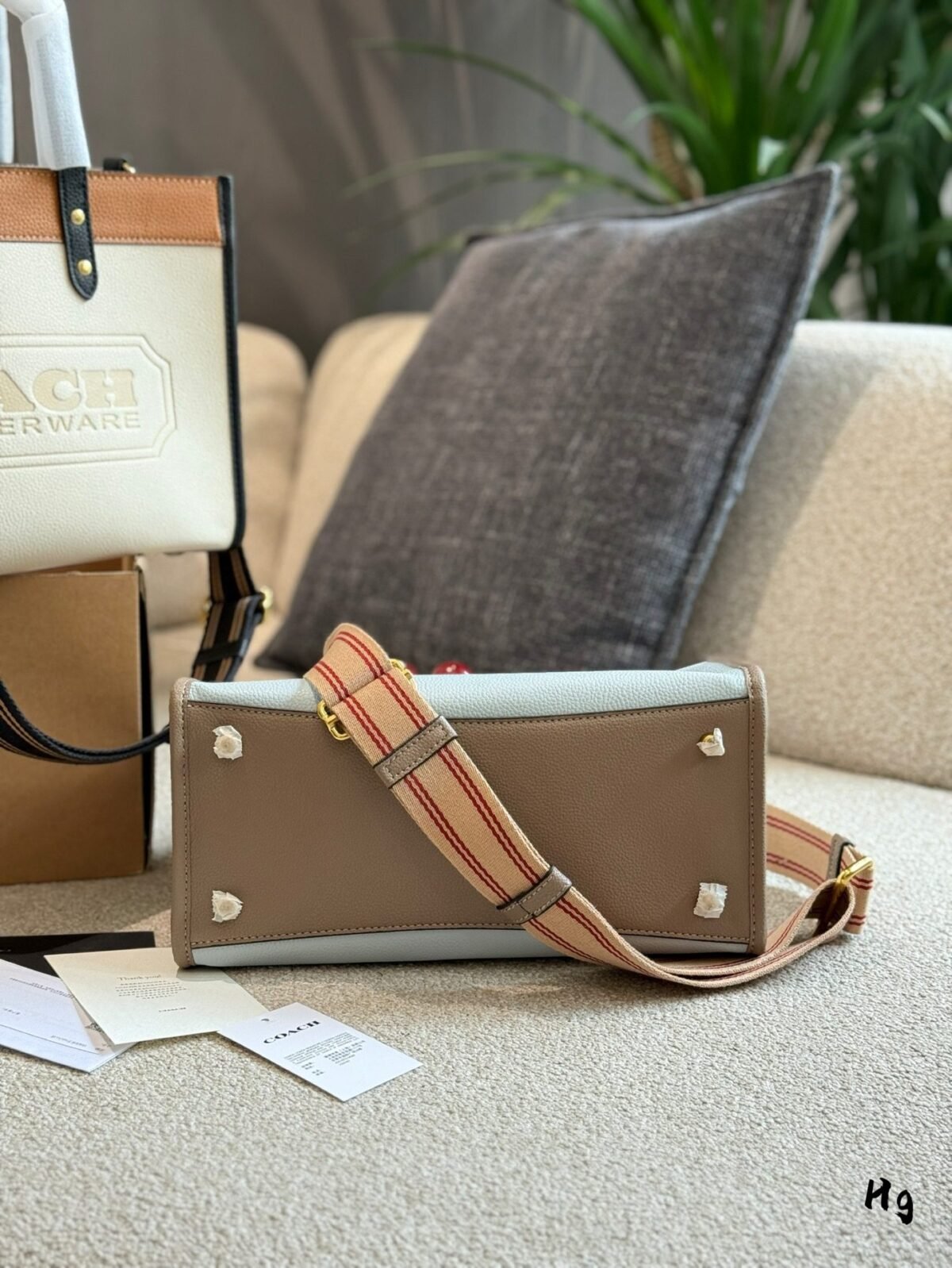 ⁦حقيبة كوتش الجلدية الرائعة⁩ - الصورة ⁦6⁩