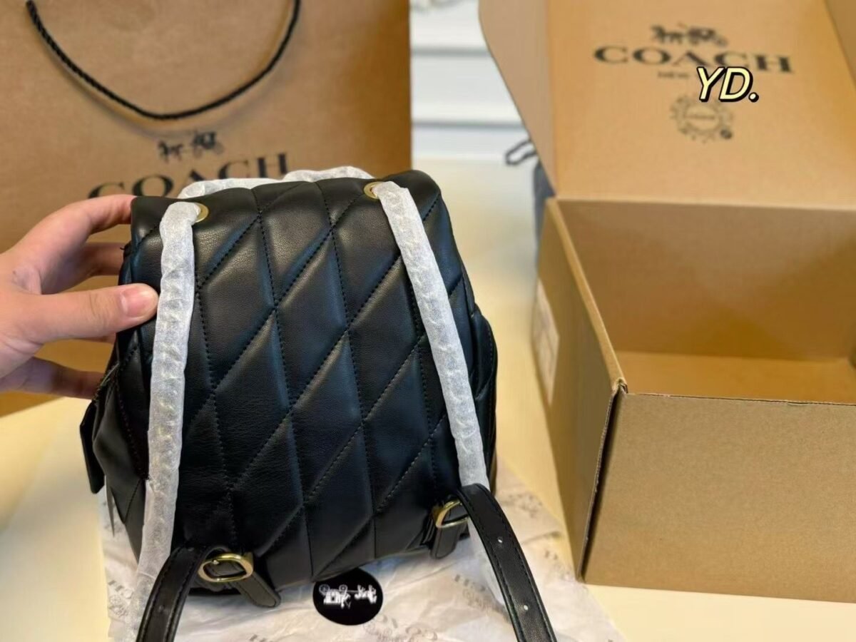 ⁦حقيبة ظهر تابي الجديدة من كوتش⁩ - الصورة ⁦3⁩