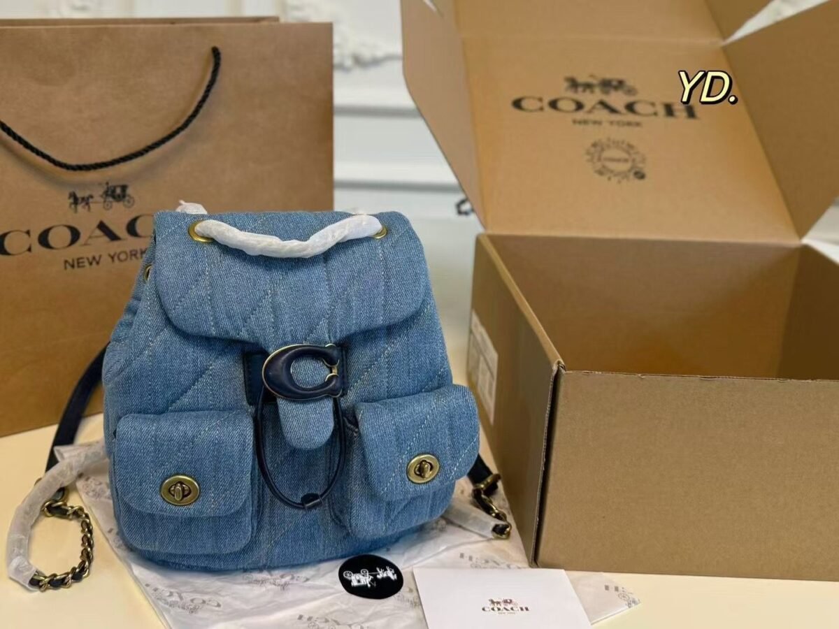 ⁦حقيبة ظهر كوتش الجديدة من الدنيم⁩ - الصورة ⁦1⁩