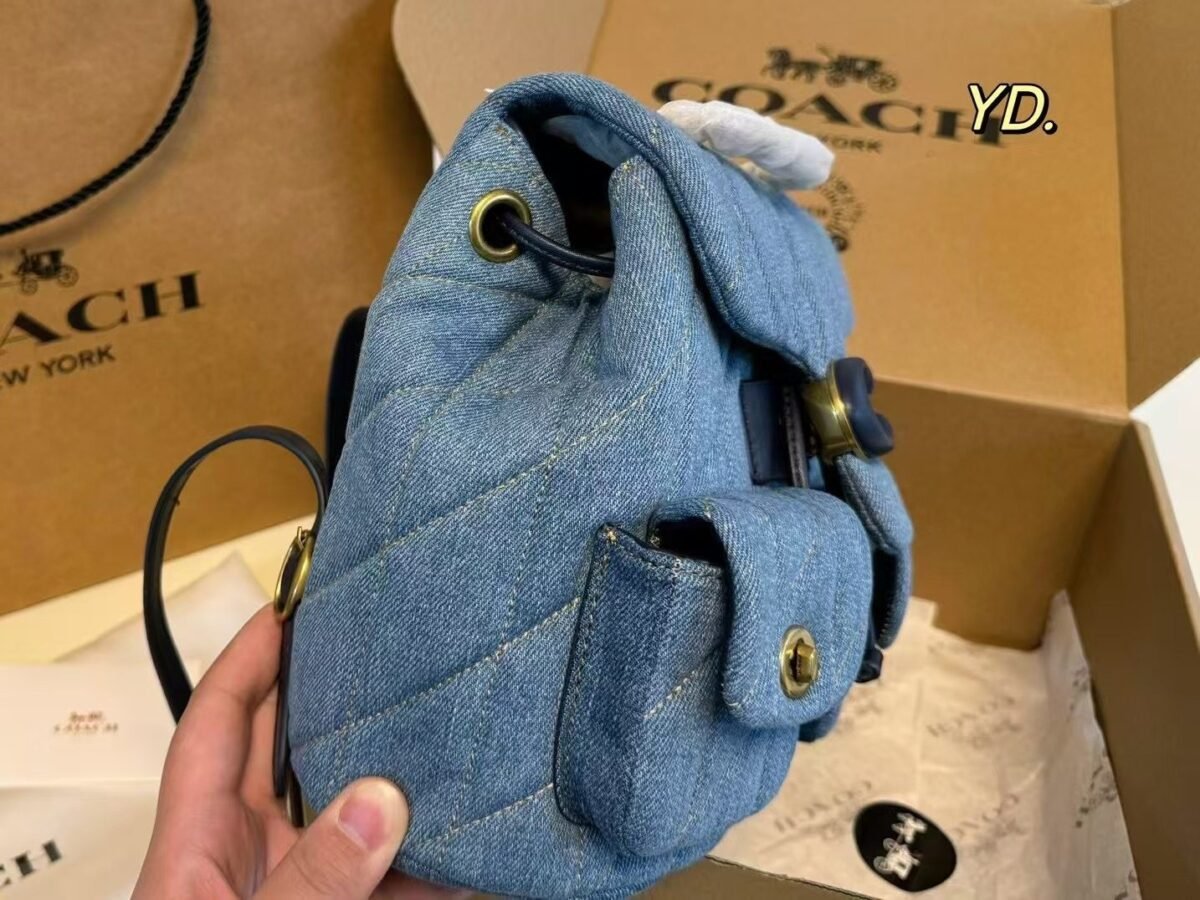 ⁦حقيبة ظهر كوتش الجديدة من الدنيم⁩ - الصورة ⁦4⁩