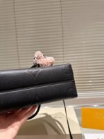 ⁦حقيبة Louis Vuitton Onthego الأنيقة⁩ - الصورة ⁦6⁩