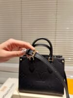 ⁦حقيبة Louis Vuitton Onthego الأنيقة⁩ - الصورة ⁦8⁩