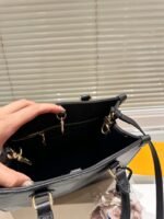 ⁦حقيبة Louis Vuitton Onthego الأنيقة⁩ - الصورة ⁦9⁩