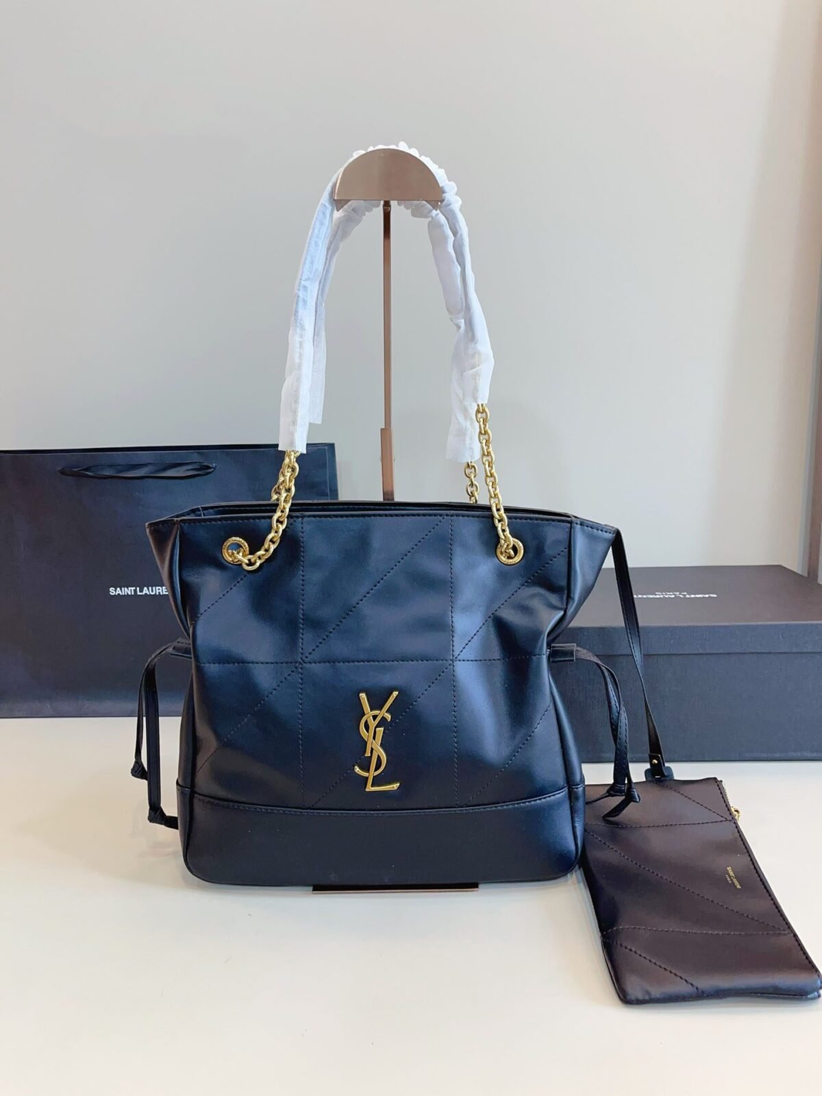 wsxc1746567067606_0 حقيبة الجلد الأسود الفاخر من Saint Laurent - الصورة 1