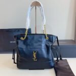 حقيبة الجلد الأسود الفاخر من Saint Laurent
