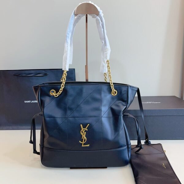 حقيبة الجلد الأسود الفاخر من Saint Laurent