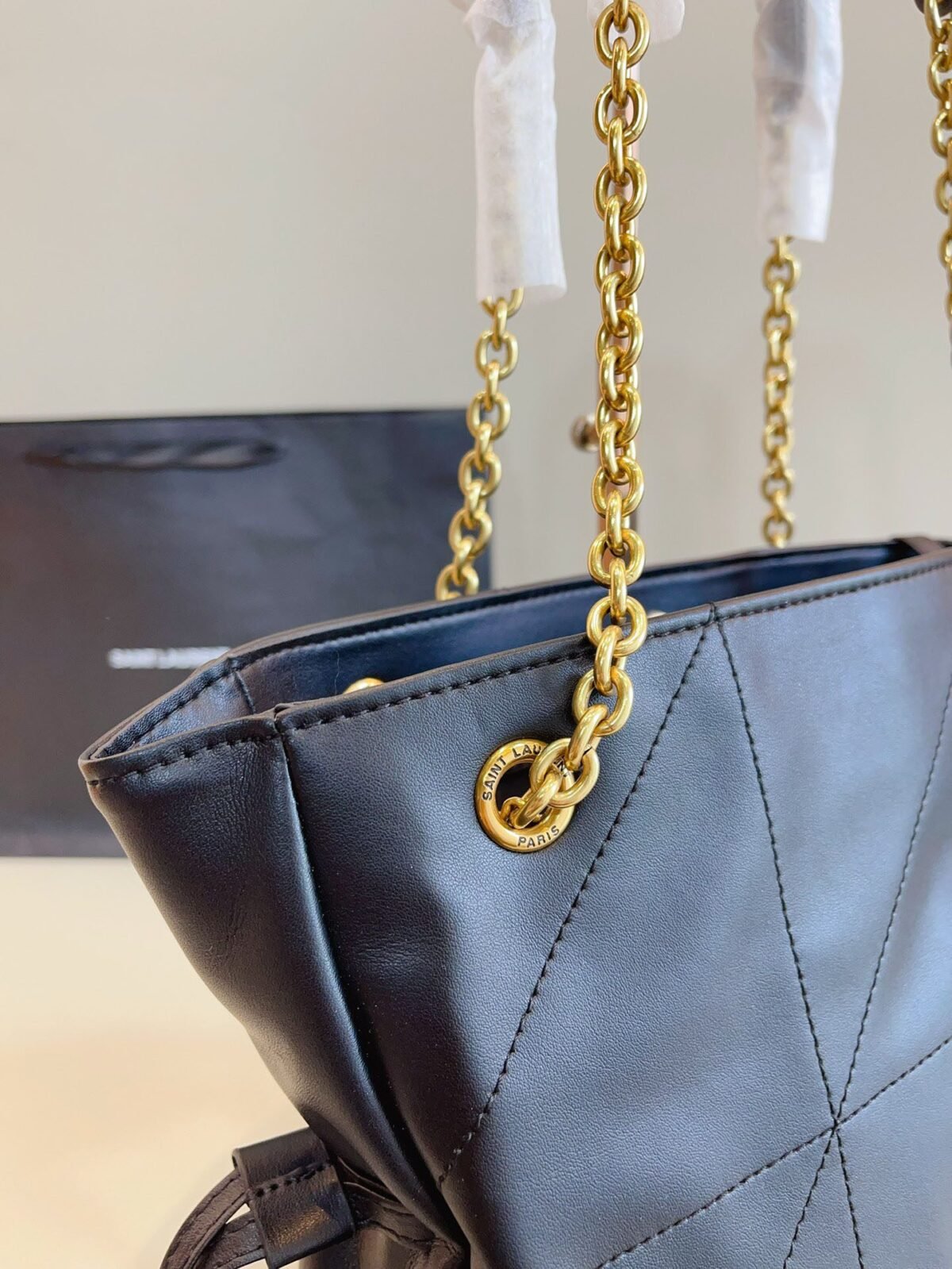 ⁦حقيبة الجلد الأسود الفاخر من Saint Laurent⁩ - الصورة ⁦7⁩