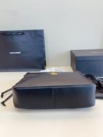 ⁦حقيبة الجلد الأسود الفاخر من Saint Laurent⁩ - الصورة ⁦8⁩