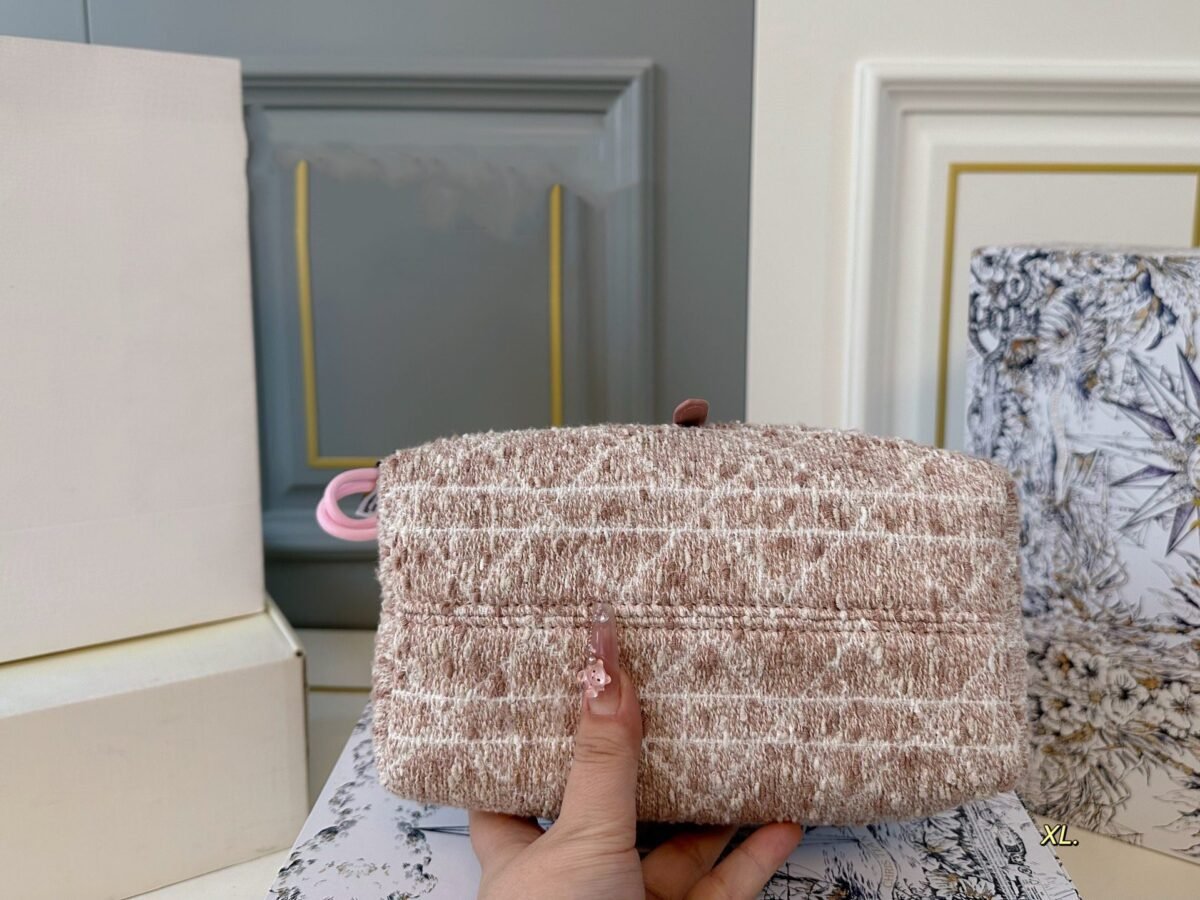 ⁦حقيبة تسوق عمودية جديدة من ديور توجور⁩ - الصورة ⁦7⁩