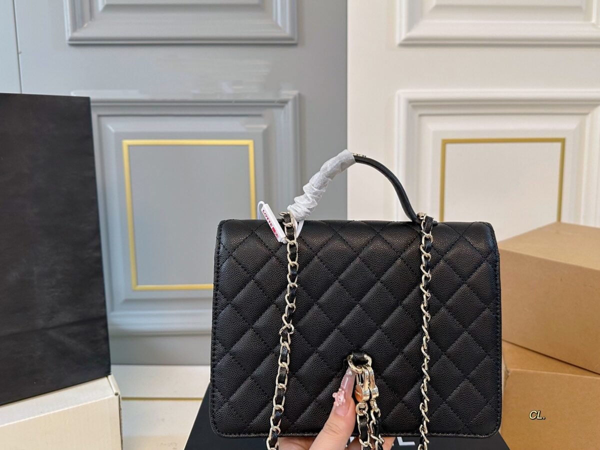 ⁦حقيبة كتف شانيل الجديدة بسلسلة⁩ - الصورة ⁦3⁩