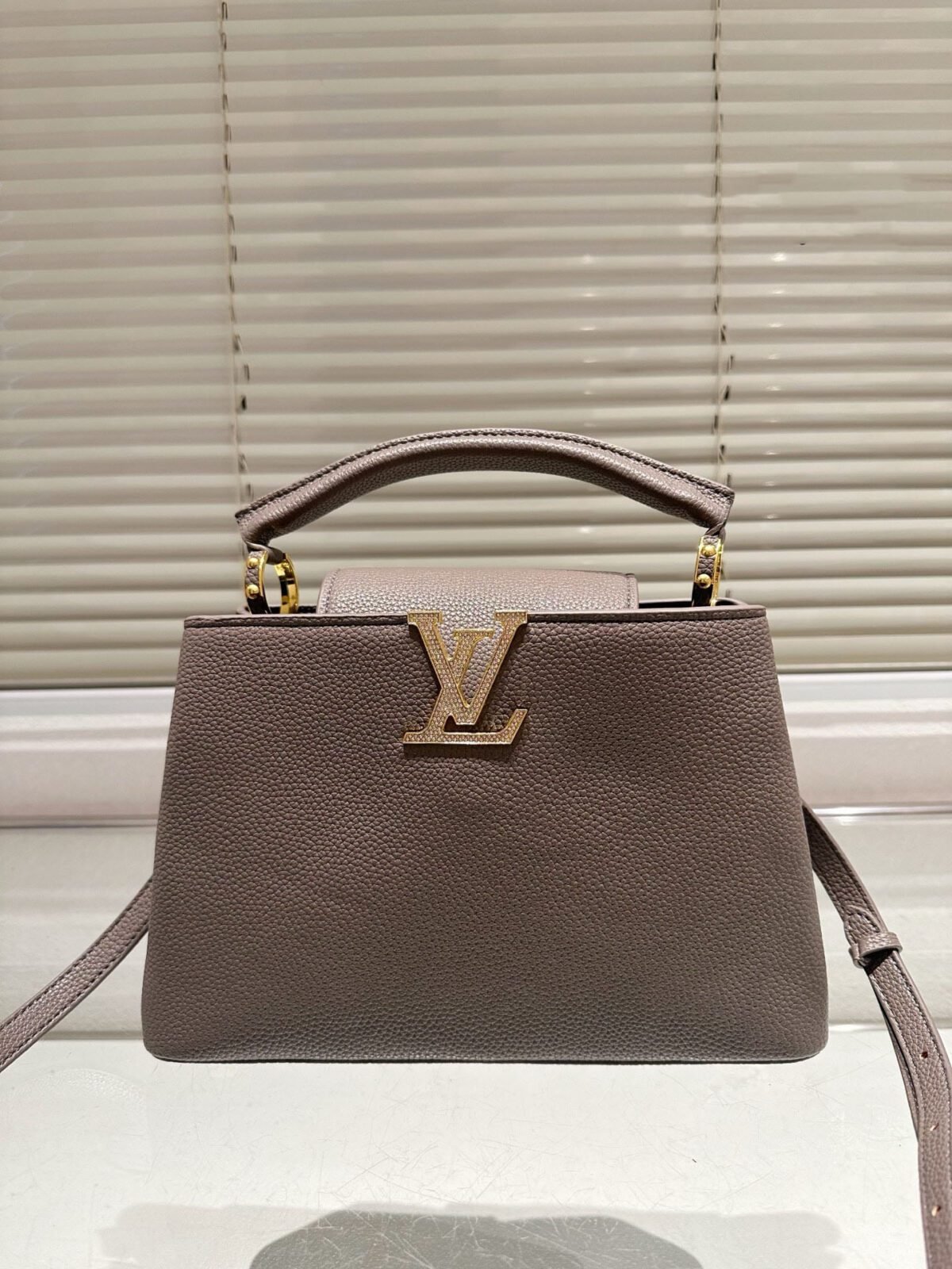 ⁦حقيبة Capucines Louis Vuitton⁩ - الصورة ⁦6⁩