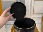 ⁦حقيبة لويس فويتون LV بتصميم دائري متناسق الألوان، بتصميم فورتشن باريل.⁩ - الصورة ⁦4⁩