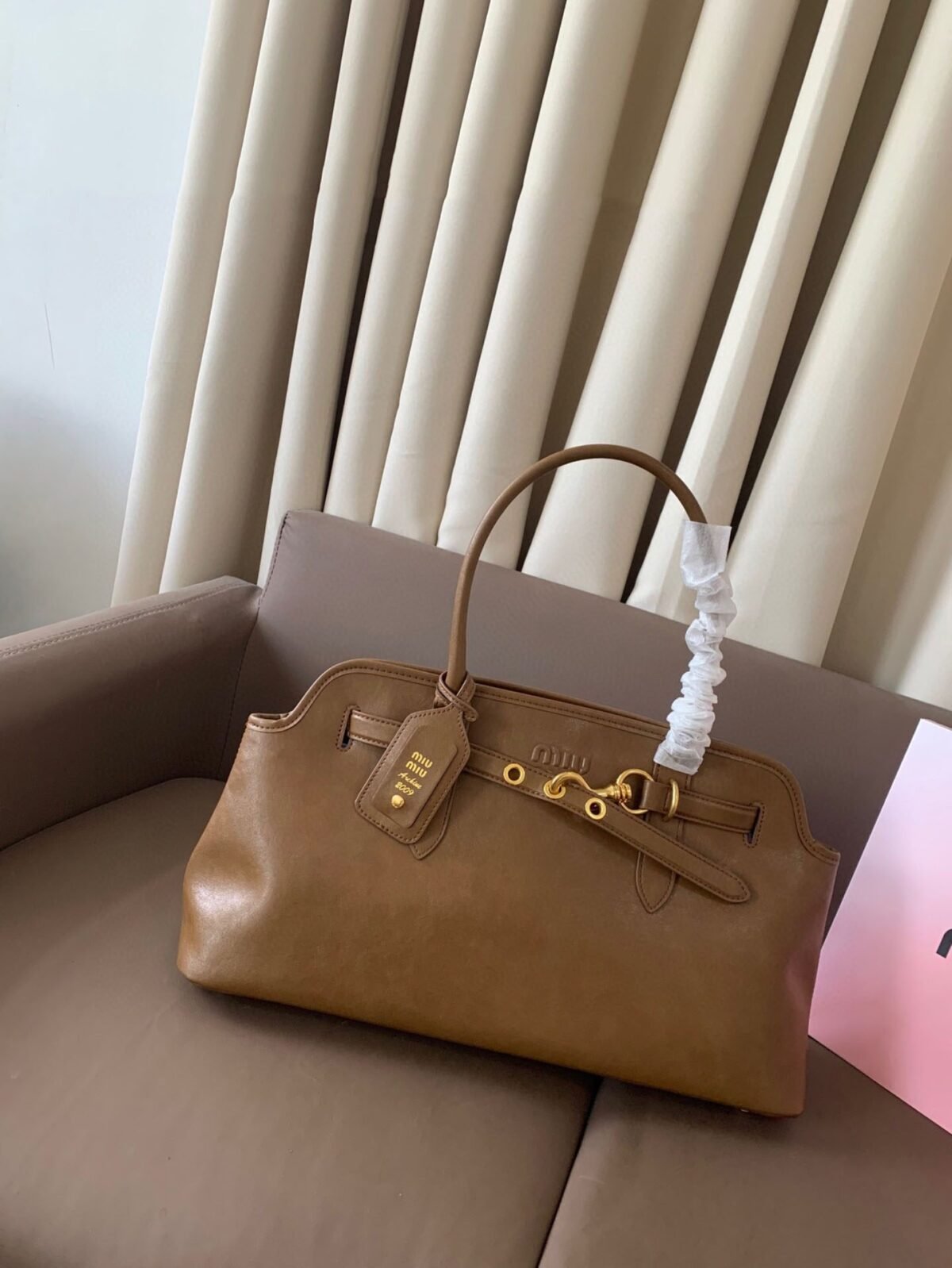 wsxc1746575867964_0 حقيبة جلدية من Miu Miu - الصورة 1