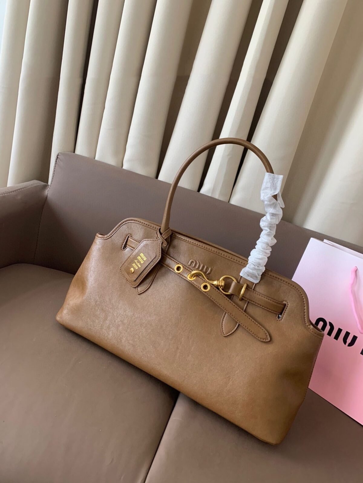 ⁦حقيبة جلدية من Miu Miu⁩ - الصورة ⁦2⁩