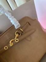 ⁦حقيبة جلدية من Miu Miu⁩ - الصورة ⁦3⁩