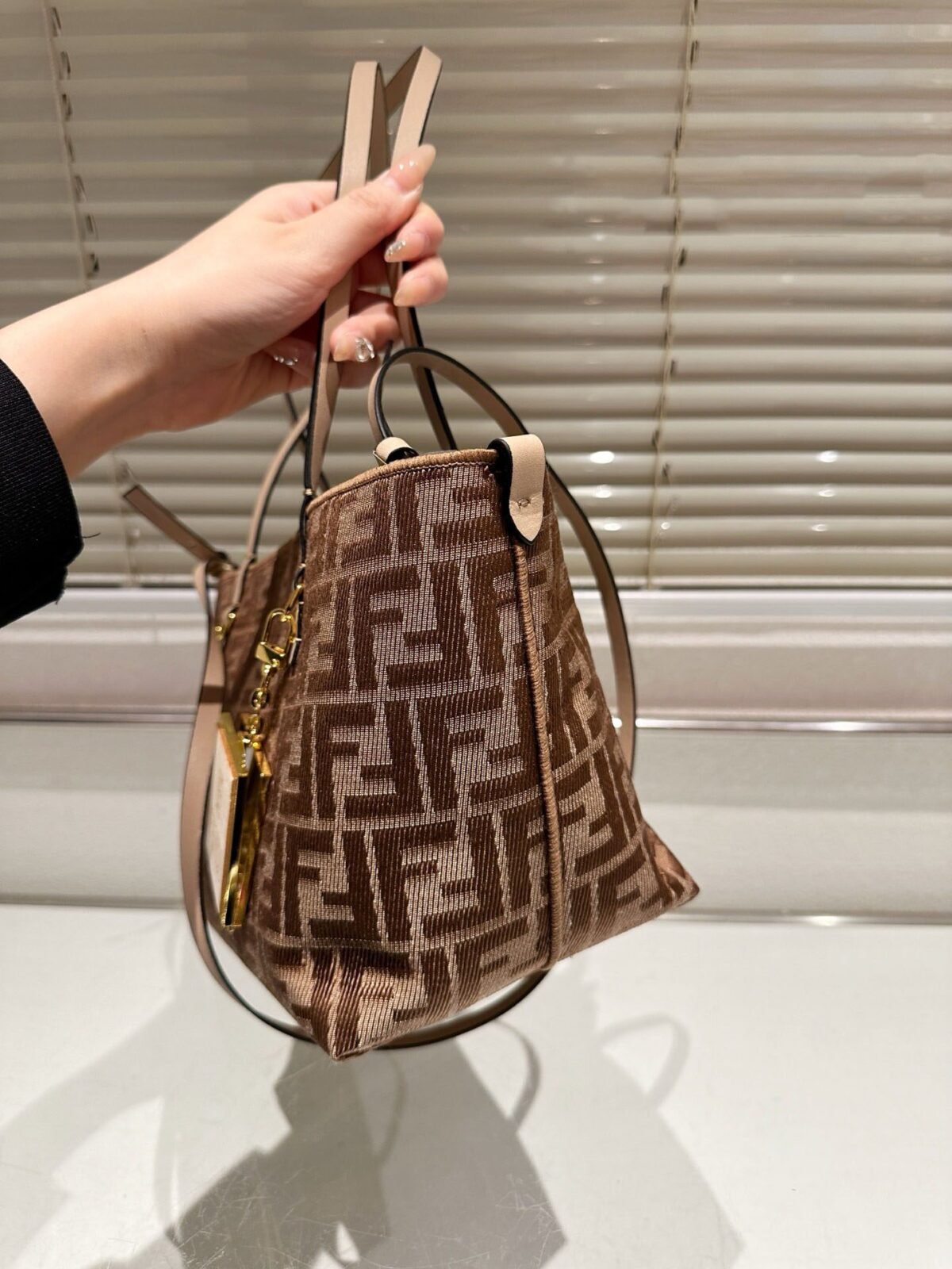 ⁦حقيبة من فندي Fendi⁩ - الصورة ⁦7⁩