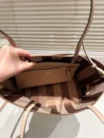 ⁦حقيبة من فندي Fendi⁩ - الصورة ⁦9⁩