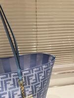 ⁦حقيبة من فندي Fendi⁩ - الصورة ⁦3⁩