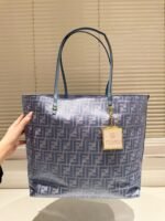 ⁦حقيبة من فندي Fendi⁩ - الصورة ⁦5⁩