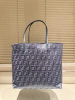 ⁦حقيبة من فندي Fendi⁩ - الصورة ⁦4⁩