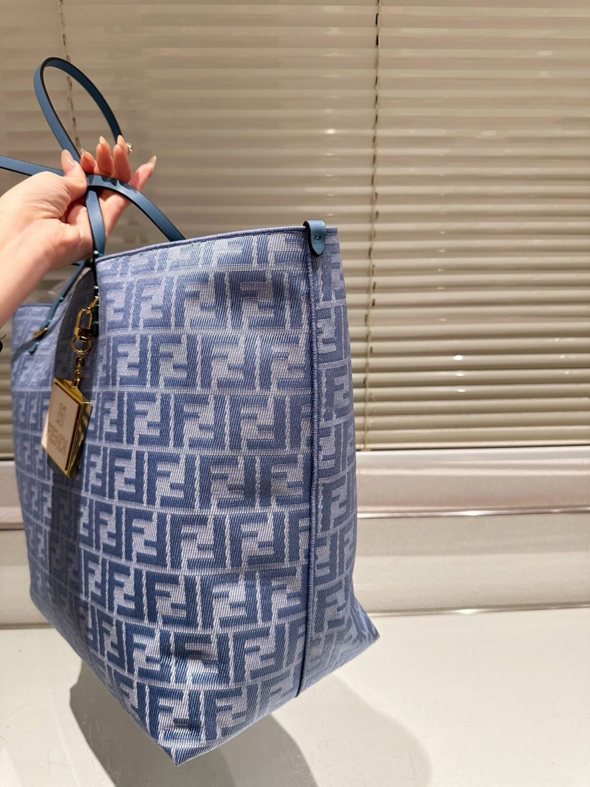 ⁦حقيبة من فندي Fendi⁩ - الصورة ⁦6⁩