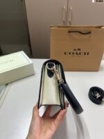 ⁦حقيبة كوتش الجديدة بتصميم باغيت⁩ - الصورة ⁦4⁩