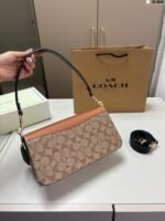 ⁦حقيبة كوتش الجديدة بتصميم باغيت⁩ - الصورة ⁦3⁩