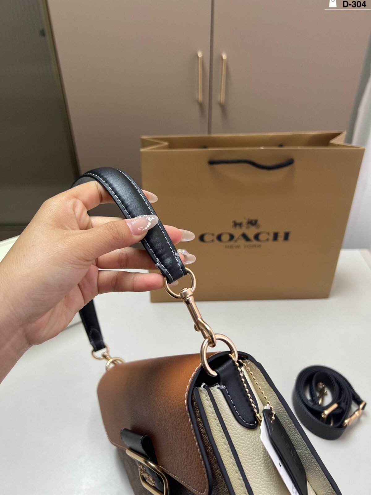 ⁦حقيبة كوتش الجديدة بتصميم باغيت⁩ - الصورة ⁦5⁩