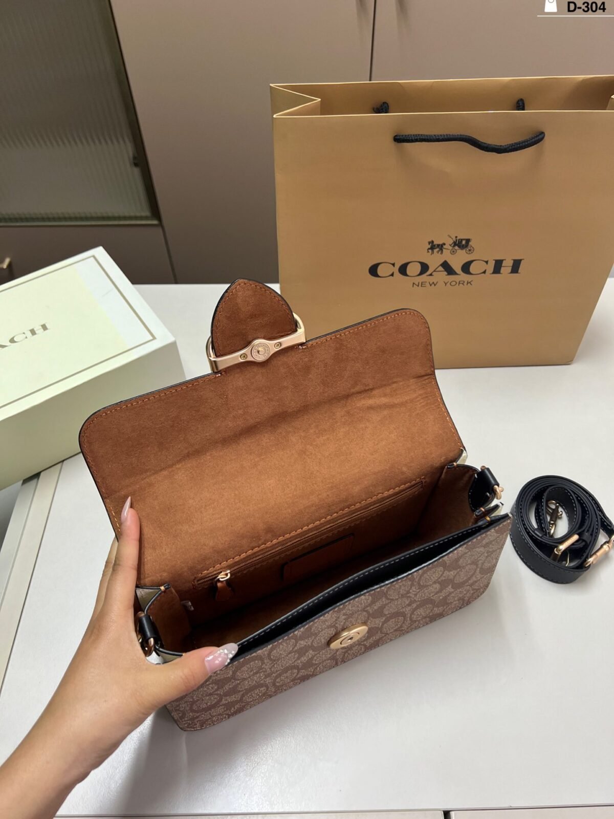 ⁦حقيبة كوتش الجديدة بتصميم باغيت⁩ - الصورة ⁦9⁩