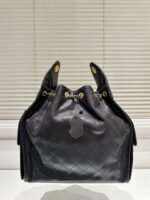 ⁦حقيبة دلو شانيل هوبو⁩ - الصورة ⁦2⁩