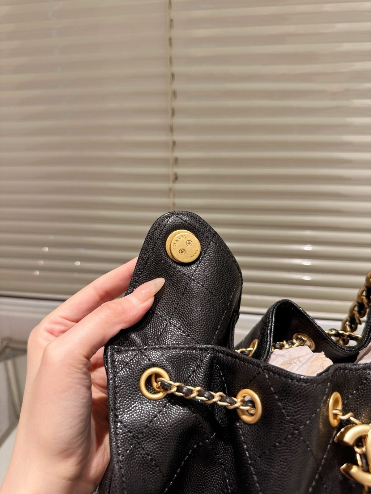 ⁦حقيبة دلو شانيل هوبو⁩ - الصورة ⁦3⁩