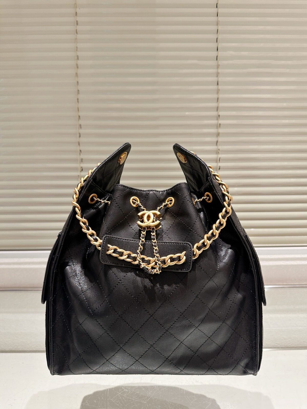 ⁦حقيبة دلو شانيل هوبو⁩ - الصورة ⁦5⁩