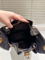 ⁦حقيبة دلو شانيل هوبو⁩ - الصورة ⁦9⁩