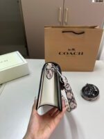 ⁦حقيبة كوتش الجديدة بتصميم باغيت⁩ - الصورة ⁦6⁩