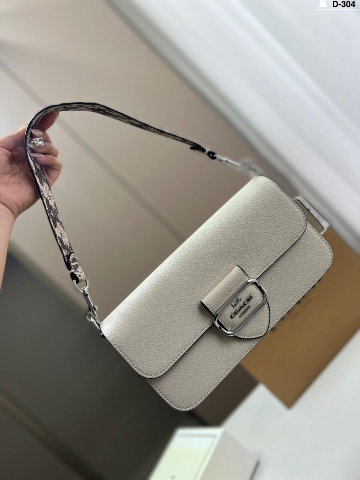 ⁦حقيبة كوتش الجديدة بتصميم باغيت⁩ - الصورة ⁦5⁩