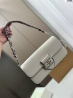 ⁦حقيبة كوتش الجديدة بتصميم باغيت⁩ - الصورة ⁦5⁩