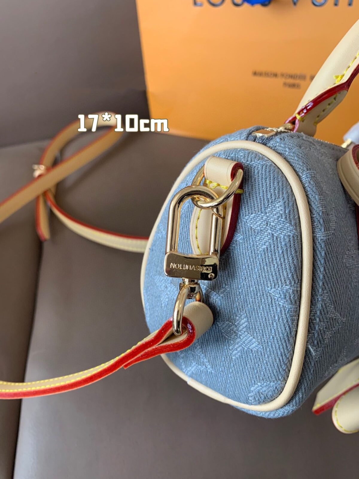 ⁦حقيبة أنيقة ومُلفتة من Louis Vuitton⁩ - الصورة ⁦3⁩