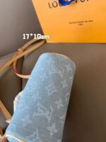 ⁦حقيبة أنيقة ومُلفتة من Louis Vuitton⁩ - الصورة ⁦4⁩