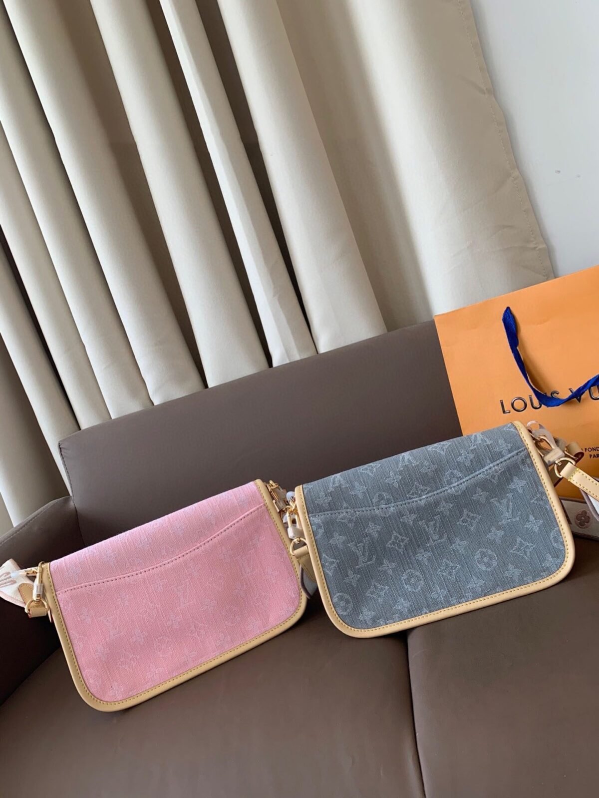 ⁦حقيبة LV DIANE من سلسلة الدنيم بتصميم باجيت (baguette)⁩ - الصورة ⁦3⁩