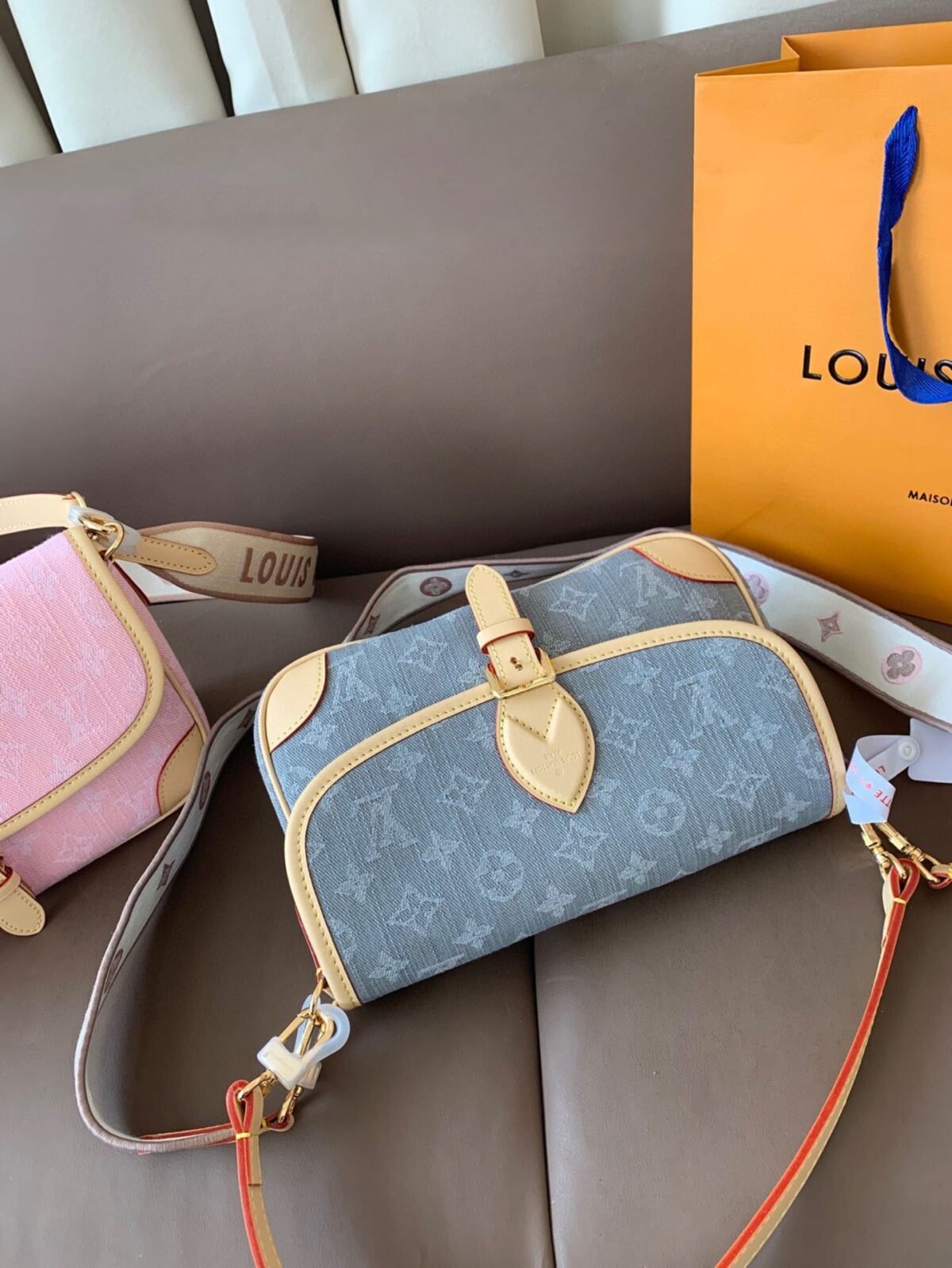 ⁦حقيبة LV DIANE من سلسلة الدنيم بتصميم باجيت (baguette)⁩ - الصورة ⁦6⁩