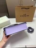 ⁦حقيبة كوتش الجديدة بتصميم باغيت⁩ - الصورة ⁦9⁩