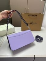 ⁦حقيبة كوتش الجديدة بتصميم باغيت⁩ - الصورة ⁦3⁩