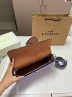 ⁦حقيبة كوتش الجديدة بتصميم باغيت⁩ - الصورة ⁦6⁩